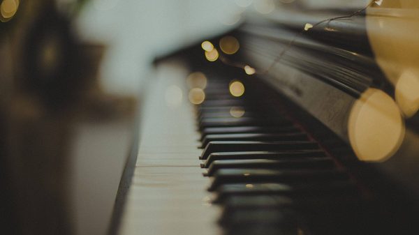 4 pas pour devenir pianiste et profiter des cours de piano à moindre coût
